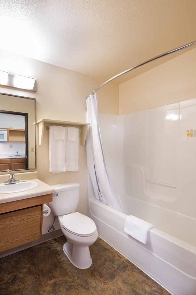 Woodspring Suites Springfield Room photo