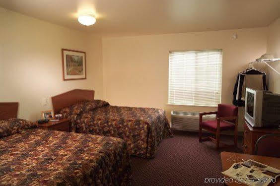 Woodspring Suites Springfield Room photo